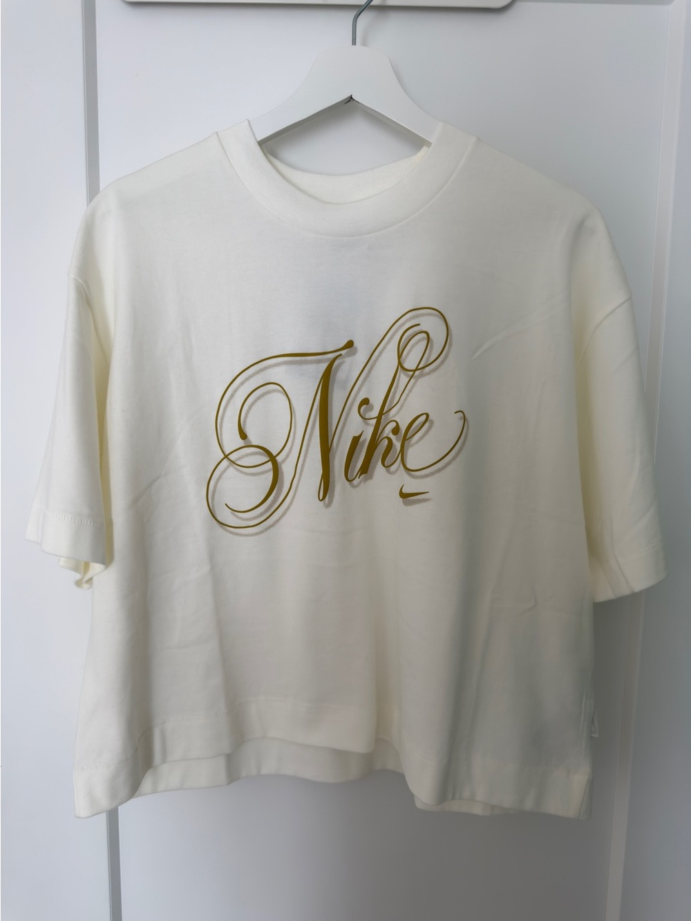 Nike Women’s Oversized Graphic T-Shirt Cream Gold Logo Size M NWT